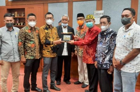 KOMISI IV DPRD KETAPANG RDPU DENGAN KOMISI X DPR RI