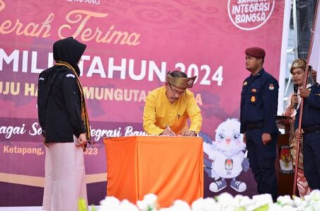 KPU Ketapang Serah Terima Kirab Pemilu Tahun 2024