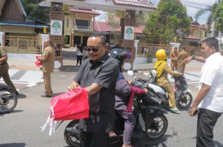 Pembagian Bendera Merah Putih 17 Agustus 2023