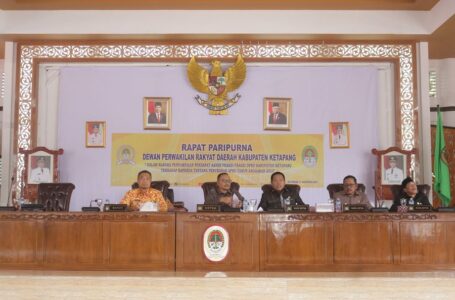 FRAKSI-FRAKSI DPRD SAMPAIKAN PENDAPAT AKHIR TERHADAP RAPERDA TENTANG PERUBAHAN ANGGARAN PENDAPATAN DAN BELANJA DAERAH (APBD) TAHUN ANGGARAN 2023