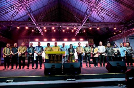 Pj Gubernur Kalbar Tutup Malam Festival Kreativitas Napak Tilas Ketapang
