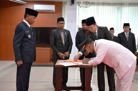 Wabup Ketapang Lantik Drs. Adi Kesuma Menjadi Camat Kendawangan