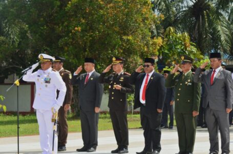 Upacara Ziarah dan Tabur Bunga di Taman Makam Pahlawan