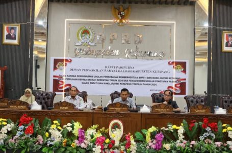 DPRD KETAPANG UMUMKAN USULAN PEMBERHENTIAN BUPATI DAN WAKIL BUPATI HASIL PILKADA 2020, DAN MENGUSULKAN BUPATI DAN WAKIL BUPATI TERPILIH 2024