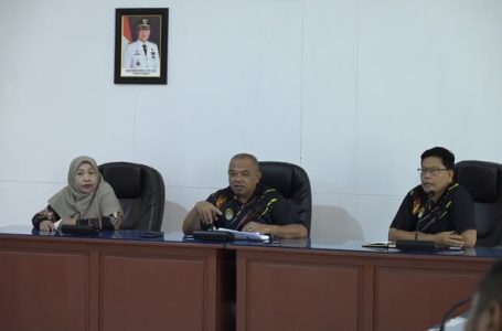 SEKRETARIS DPRD KETAPANG PIMPIN RAPAT MONEV KETERBUKAAN INFORMASI PUBLIK