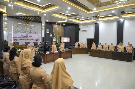 DWP KABUPATEN KETAPANG GELAR PERTEMUAN RUTIN DAN PELATIHAN KETERAMPILAN DI GEDUNG DPRD