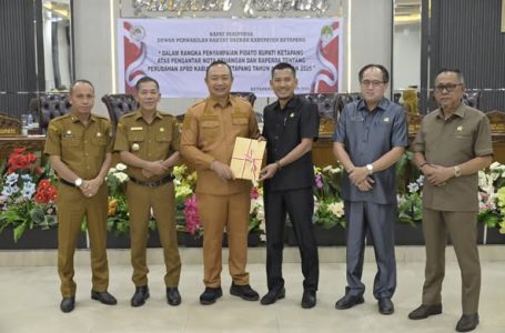 DPRD KETAPANG GELAR RAPAT PARIPURNA PENYAMPAIAN NOTA KEUANGAN PERUBAHAN APBD 2025