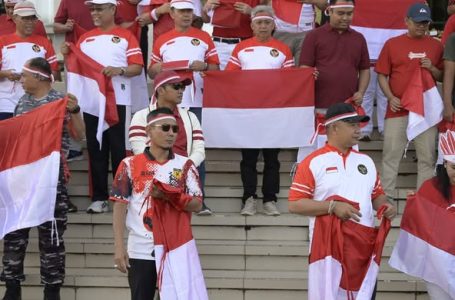 KETUA DPRD KETAPANG IKUTI SENAM BERSAMA, LAUNCHING PEMBAGIAN BENDERA MERAH PUTIH, PENANAMAN POHON, DAN GOTONG ROYONG DALAM RANGKA HUT KE-80 RI