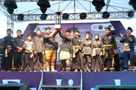 BUPATI KETAPANG TUTUP FESTIVAL PENCAK SILAT TRADISIONAL “KAMPOENG TANJUNG PURE” TAHUN 2025.
