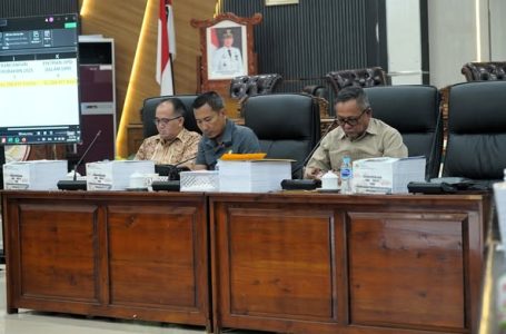 Pimpinan DPRD Ketapang Pimpin Rapat Pembahasan Raperda APBD Perubahan 2025