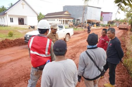 Ketua DPRD Ketapang Tinjau Jalan Pesaguan–Kendawangan, Warga Keluhkan Debu