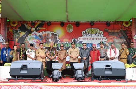 Wakil Gubernur Kalimantan Barat Buka Festival Budaya Balai Berkuak Ke -2