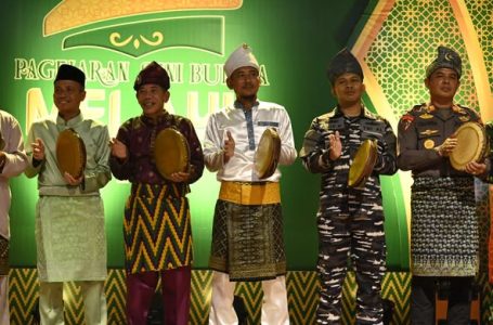 Pemukulan Gendang Tar Tandai Penutupan PSBM 2025 di Ketapang