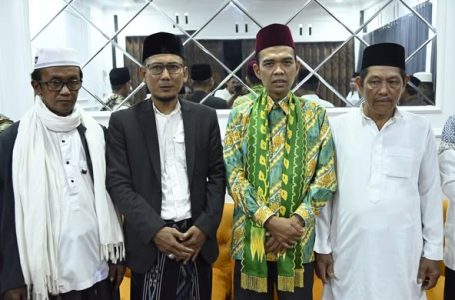 RIBUAN JAMAAH PADATI TABLIGH AKBAR DI MASJID BAITUSSALAM BERSAMA PROF. USTADZ ABDUL SOMAD, DIHADIRI KETUA DPRD DAN FORKOPIMDA KETAPANG