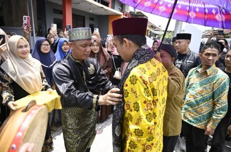 USAI MAJLIS INSAN QUR’ANI, USTADZ ABDUL SOMAD BERSILATURAHMI KE KEDIAMAN RION SARDI, PUTRA PENYANGGE TANJUNGPURA