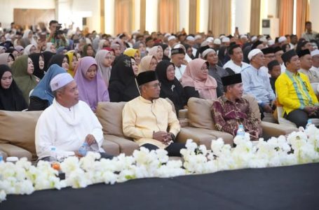 KETUA DPRD KETAPANG HADIRI MAJLIS INSAN QUR’ANI BERSAMA USTADZ ABDUL SOMAD, AJANG PENGUAT NILAI KELUARGA ISLAMI