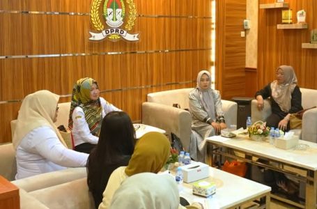 IBU KETUA GATRIWARA KABUPATEN KETAPANG PIMPIN PERTEMUAN RUTIN BULANAN