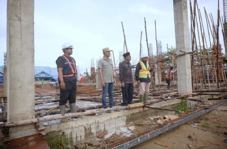 KETUA DPRD KETAPANG TINJAU PEMBANGUNAN GOR INDOOR, TARGET SELESAI NOVEMBER