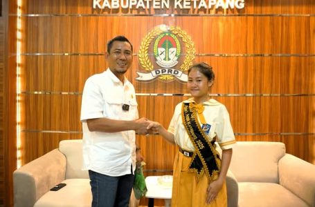 KETUA DPRD KETAPANG TERIMA KUNJUNGAN GRACE EVELINE HALIM — PUTRI BATIK CILIK PERWAKILAN KALIMANTAN BARAT