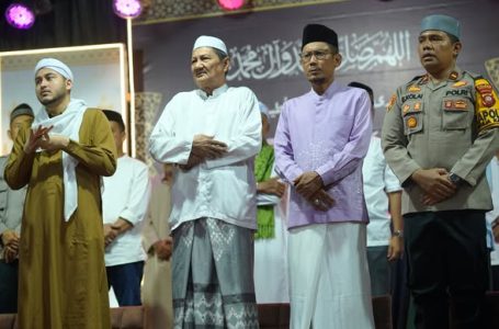 MAULID NABI MUHAMMAD SAW DAN PEKAN ANAK SHOLEH KELURAHAN TUAN-TUAN, KETUA DPRD KETAPANG APRESIASI SEMANGAT UMAT