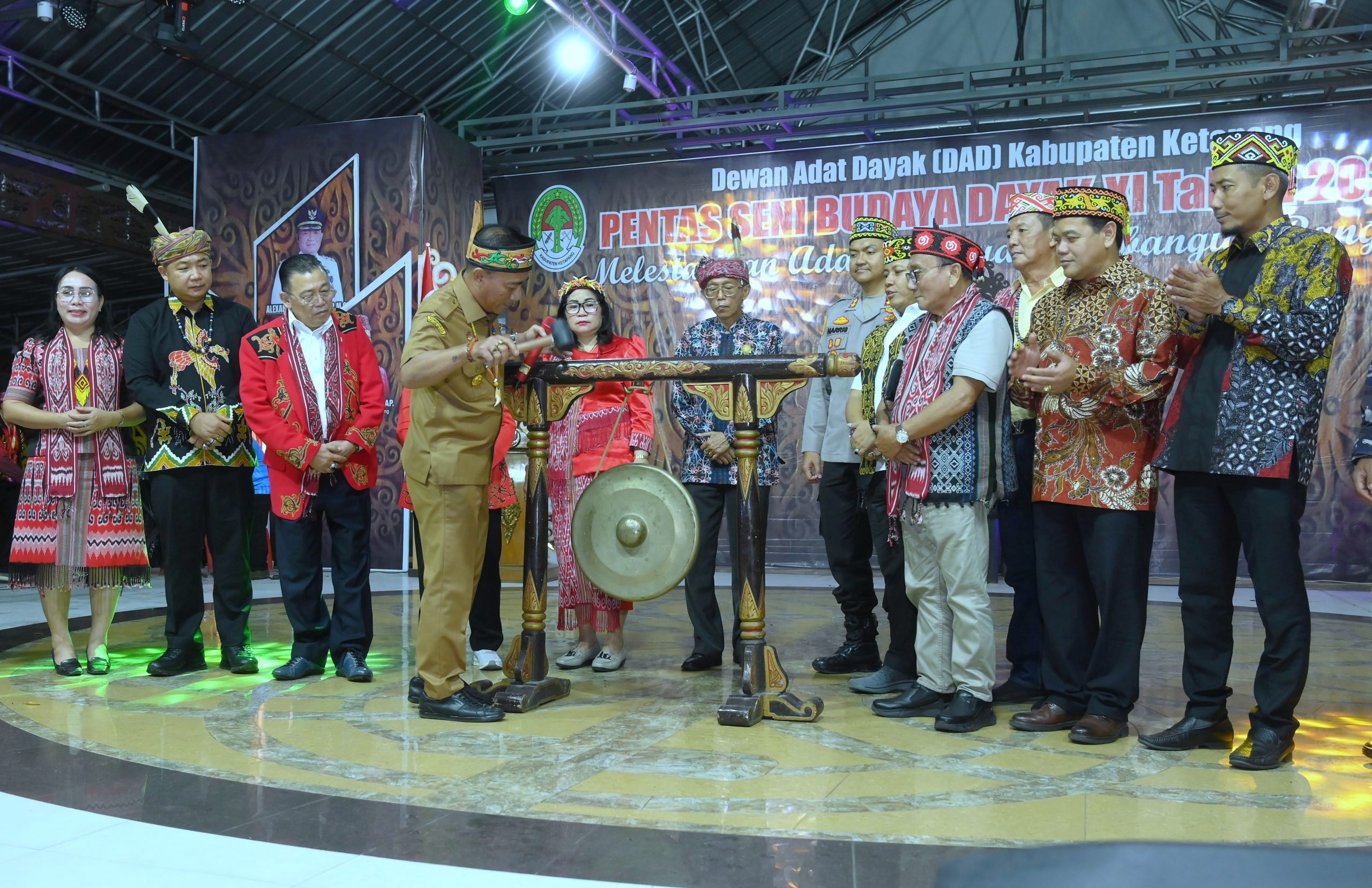 KETUA DAN WAKIL KETUA DPRD HADIRI PEMBUKAAN PSBD DAN PAMERAN DAD XI KABUPATEN KETAPANG