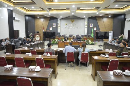 Rapat kerja Lintas Komisi DPRD Kabupaten Ketapang dengan PT Borneo Alumindo Prima (BAP) tentang permasalahan Tenaga Kerja Asing (TKA)