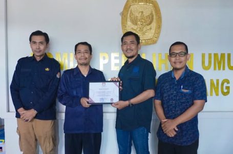 KOLABORASI DPRD DAN KPU KETAPANG: MENINGKATKAN PARTISIPASI PEMILIH LEWAT PODCAST DEMOKRASI