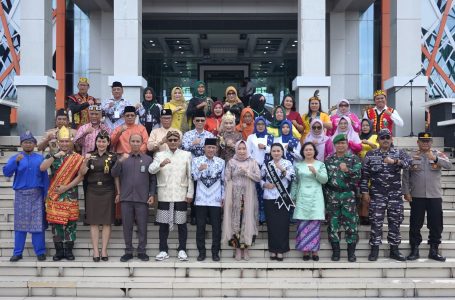 KETUA DPRD KETAPANG HADIRI UPACARA HARI GURU NASIONAL 2025 DAN HUT PGRI KE-80