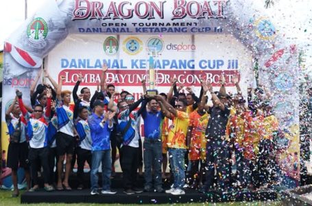 KETUA DPRD KETAPANG HADIRI PENUTUPAN LOMBA DAYUNG DRAGON BOAT DANLANAL CUP III 2025 LAGA FINAL ALOT, BIDAS DAN PORSAL DITETAPKAN JUARA BERSAMA