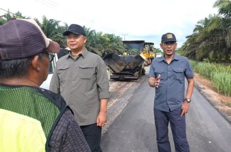 KETUA DPRD DAN BUPATI KETAPANG KOMITMEN TUNTASKAN PEMBANGUNAN JALAN PELANG – SUNGAI KEPULUK