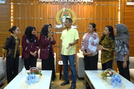 KETUA DPRD KETAPANG LEPAS PESERTA MAGANG DAN BERIKAN NASIHAT UNTUK MASA DEPAN