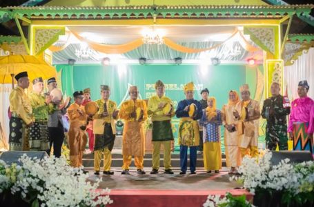 Anggota DPRD Ketapang Mia Gayatri SE dan Rion Sardi Hadiri Pembukaan Pagelaran Seni Budaya Melayu di Nanga Tayap
