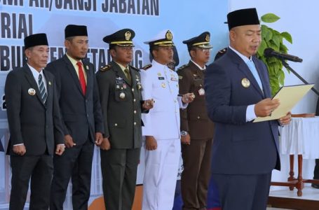 Ketua DPRD Ketapang Hadiri Pelantikan Pejabat Pimpinan Tinggi Pratama Pemda Ketapang