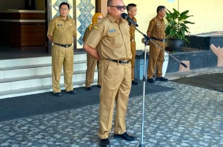 Sekwan Pimpin Apel Pagi di Lingkungan Sekretariat DPRD