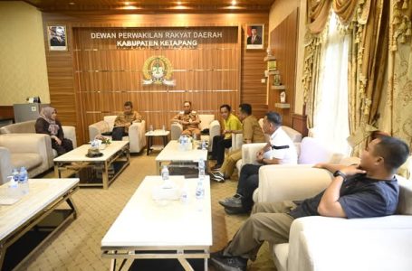 KETUA DPRD KETAPANG TERIMA KUNJUNGAN SILATURAHMI MABM