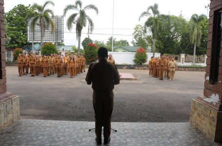 Apel Pagi Senin Rutin Digelar, Drs. Kusnadi, M.Sos Ketapang Tekankan Kedisiplinan dan Kebersihan Lingkungan Kantor