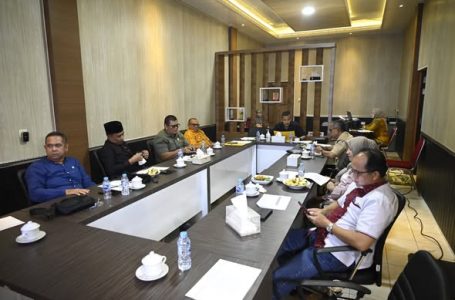 KETUA DPRD KETAPANG PIMPIN RAPAT BAMUS