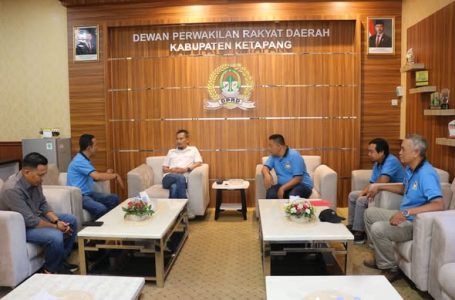 DUKUNG KEMAJUAN NELAYAN, KETUA DPRD KETAPANG TERIMA AUDIENSI PENGURUS BARU HNSI