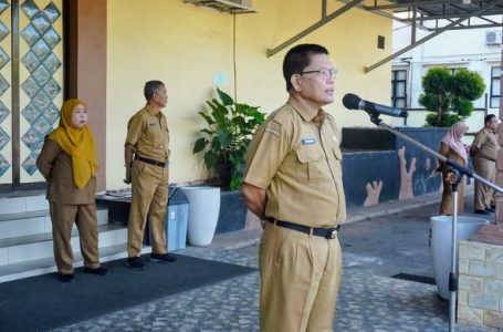 Kabag Umum Drs. Kusnadi, M.Sos. Tekankan Disiplin dan Kebersihan pada Apel Pagi Sekretariat DPRD Ketapang