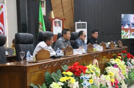 DPRD KETAPANG GELAR RAPAT PARIPURNA PENYAMPAIAN LAPORAN HASIL RESES MASA PERSIDANGAN III
