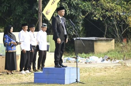 Wakil Ketua Komisi III DPRD Ketapang Jadi Inspektur Upacara HUT RI ke-81 di Desa Ulak Medang