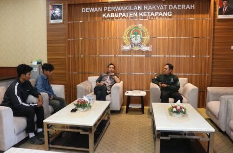 KETUA DPRD KETAPANG H. ACHMAD SHOLEH, ST., M.SOS. SAMBUT BAIK KUNJUNGAN SILATURAHMI HMI CABANG KETAPANG