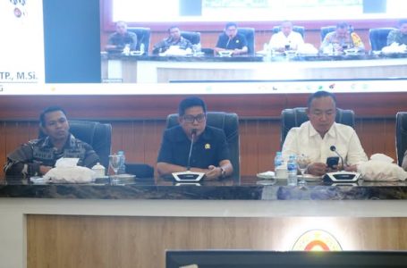 WAKIL KETUA DPRD HADIRI RAKOR, BUPATI KETAPANG TETAPKAN STATUS TANGGAP DARURAT KARHUTLA, INDIKATOR ISPA, KUALITAS UDARA DAN HOTSPOT SUDAH BERWARNA MERAH