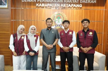 Ketua DPRD Ketapang Terima Pamit Mahasiswa Magang UNU Kalbar, Dorong Generasi Muda Pahami Pelayanan Publik