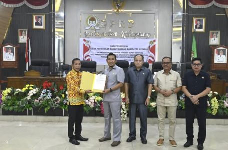 Penyampaian Jawaban Bupati Ketapang atas Pemandangan Umum Fraksi-Fraksi DPRD terhadap 2 Rancangan Peraturan Daerah (Raperda) Kabupaten Ketapang